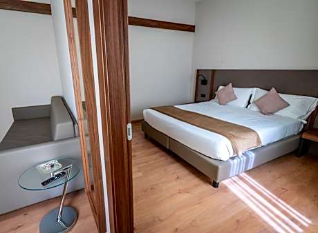 One-Bedroom Apartment with Sofa Bed (3 Adults)