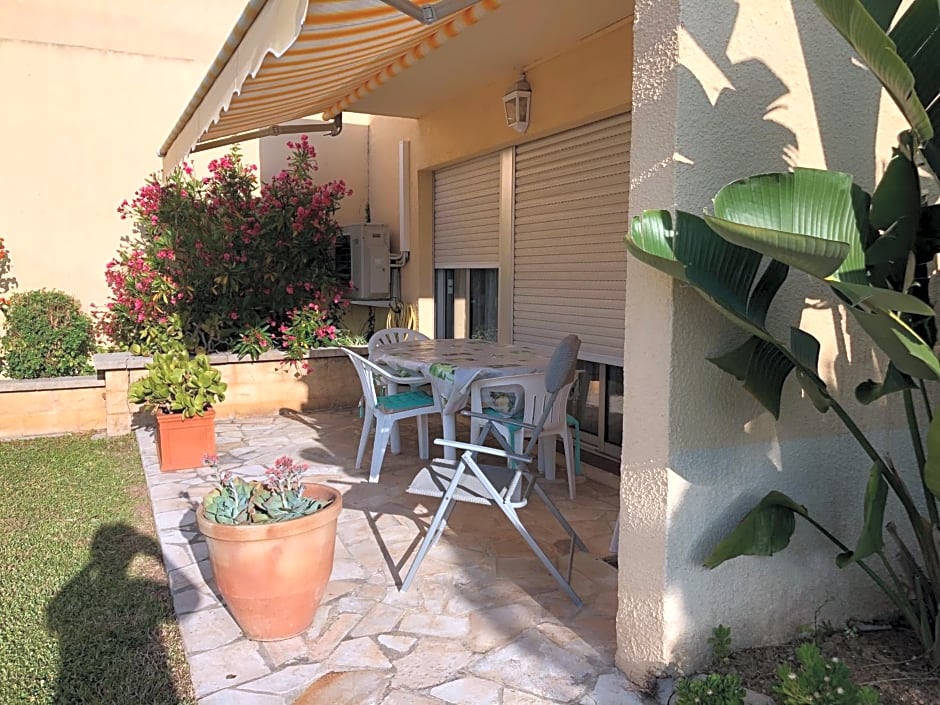 Villa C3 Arthur Rimbaub chambre d¿hôte piscine proche mer plage 600m