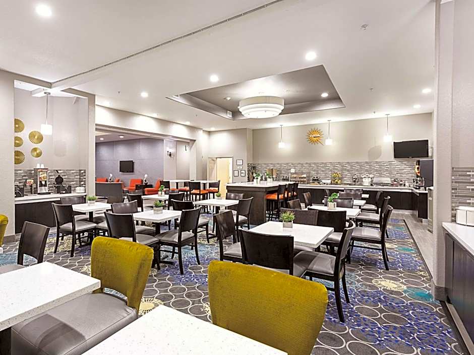 La Quinta Inn & Suites by Wyndham San Antonio Northwest