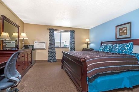 1 King Bed Business Room Non-Smoking