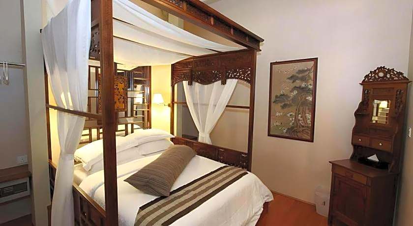 Courtyard At Heeren Boutique Hotel