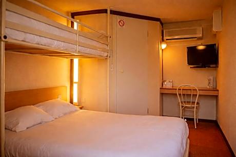 Triple Room (1 Double Bed + 1 Single Bed)
