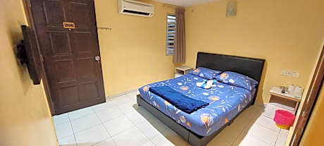 Queen Bedroom