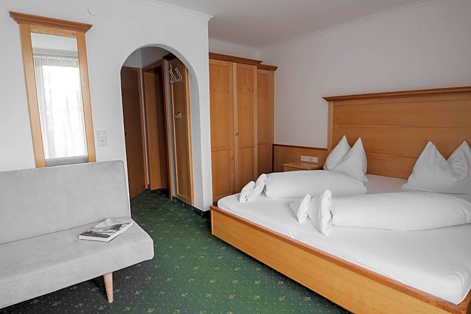 Hotel Martini Kaprun including free parking and Zell am See-Kaprun summer card