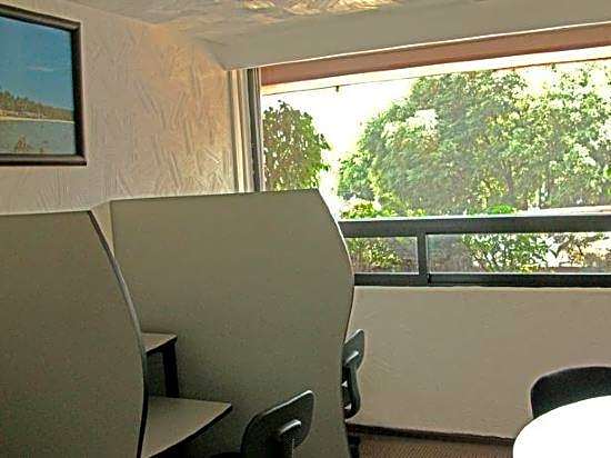 Porto Novo Hotel & Suites