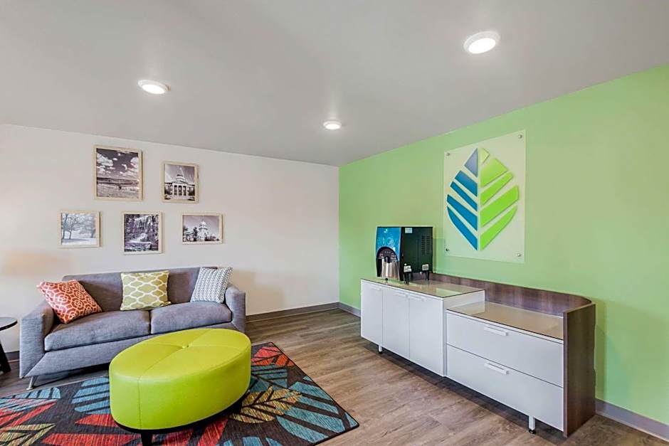 WoodSpring Suites Chicago Addison