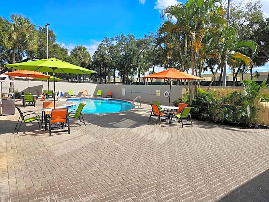 La Quinta Inn & Suites by Wyndham Deerfield Beach I-95