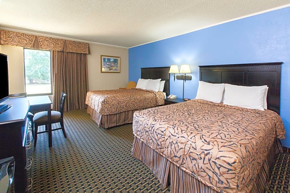 Days Inn by Wyndham Norman