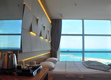 Double or Twin Room with Sea View