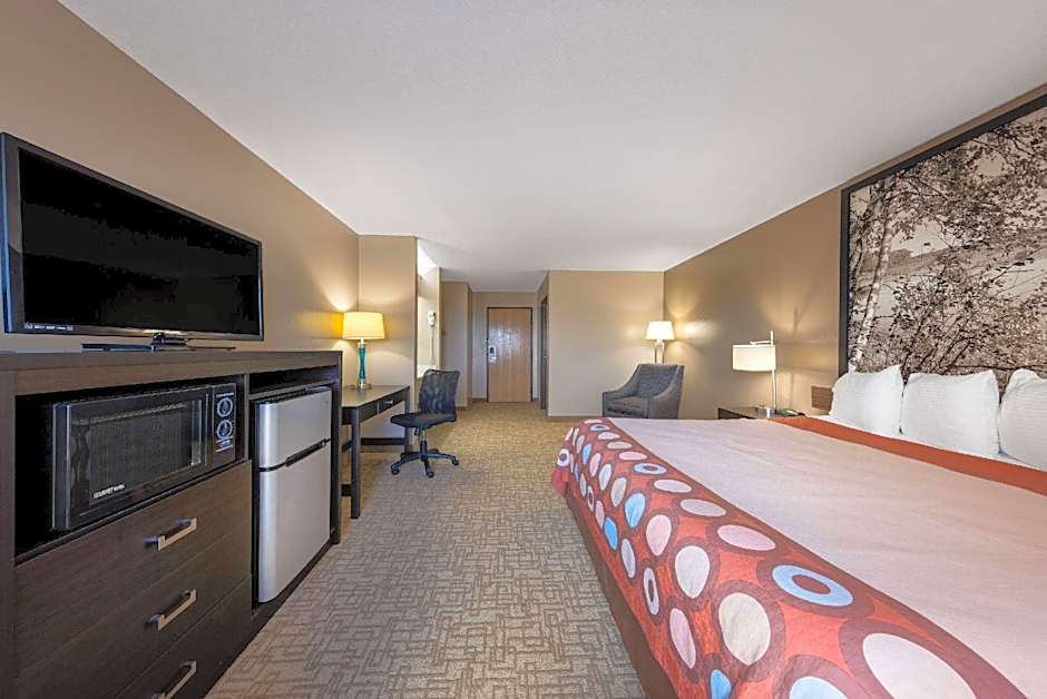 Photo 1 of 2 of 1 King Bed, Sofa Bed, Kitchenette, Studio Suite, Non-Smoking
