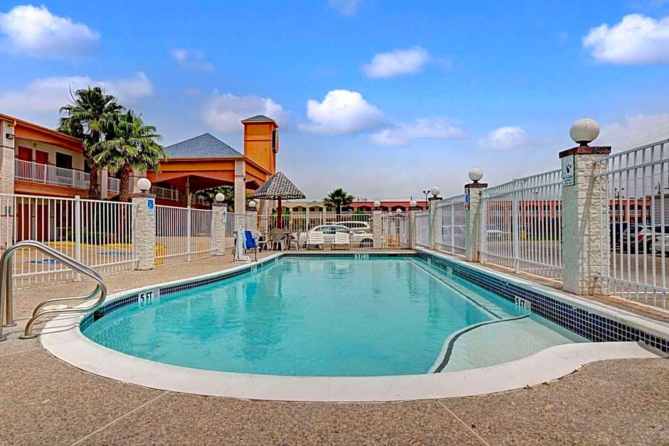 Super 8 by Wyndham Galveston