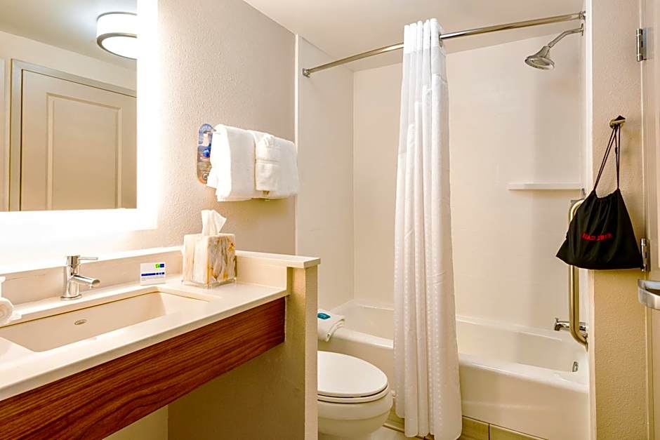 Holiday Inn Express Charleston US Highway 17 & I-526 By IHG
