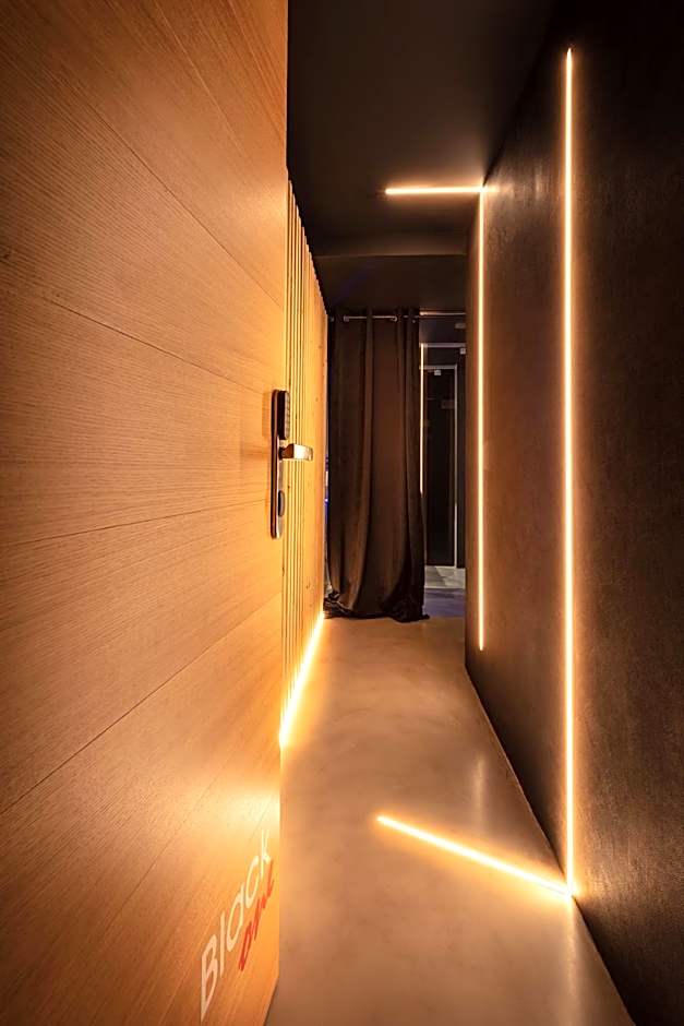 The Black Boutique -- Turistea Suites