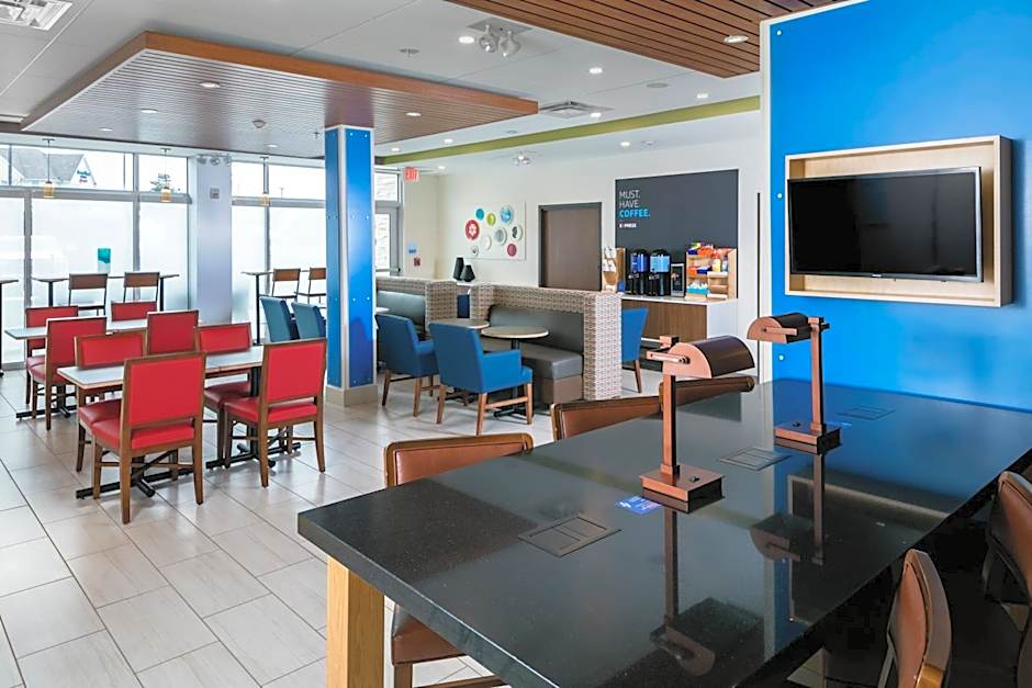 Holiday Inn Express and Suites Medford By IHG