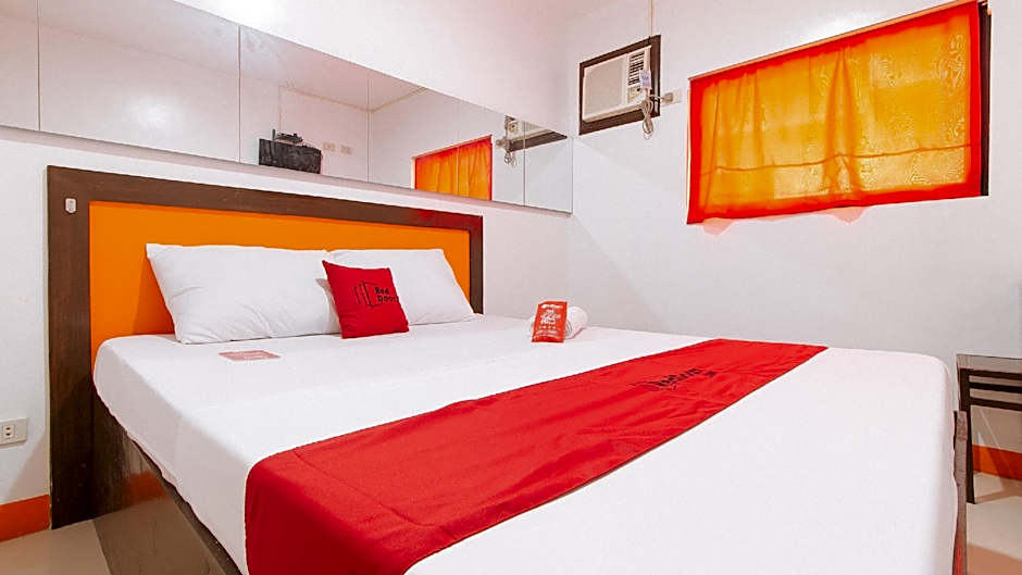 RedDoorz @ EL Runway Hotel Bulacan