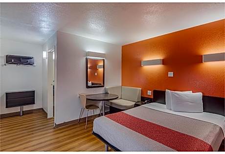Queen Room - Non-Smoking
