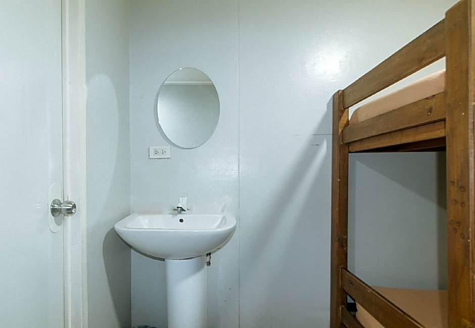 Metro Deluxe Residences near World Trade Center