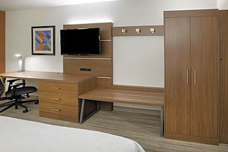 1 King Bed Suite Extra Floor Space