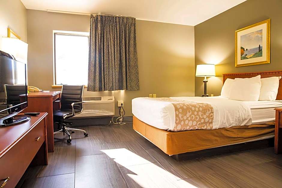 La Quinta Inn & Suites by Wyndham Milwaukee Airport / Oak Creek