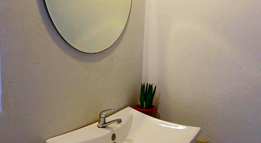 Rin Guesthouse - Pracharak Rd.