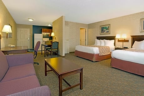 1 King Bed and 2 Queen Beds Two-Bedroom Suite Non-Smoking
