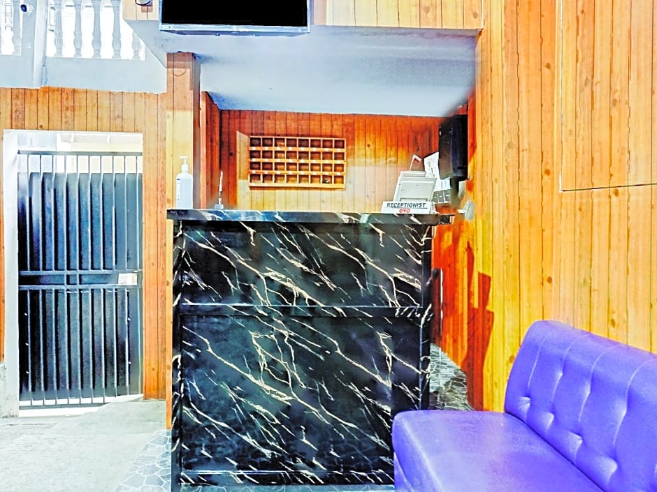 OYO 90469 Benhil Karet Tengsin