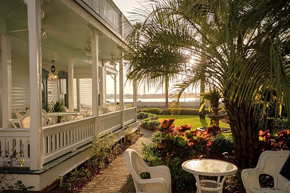 Bayfront Westcott House Bed & Breakfast