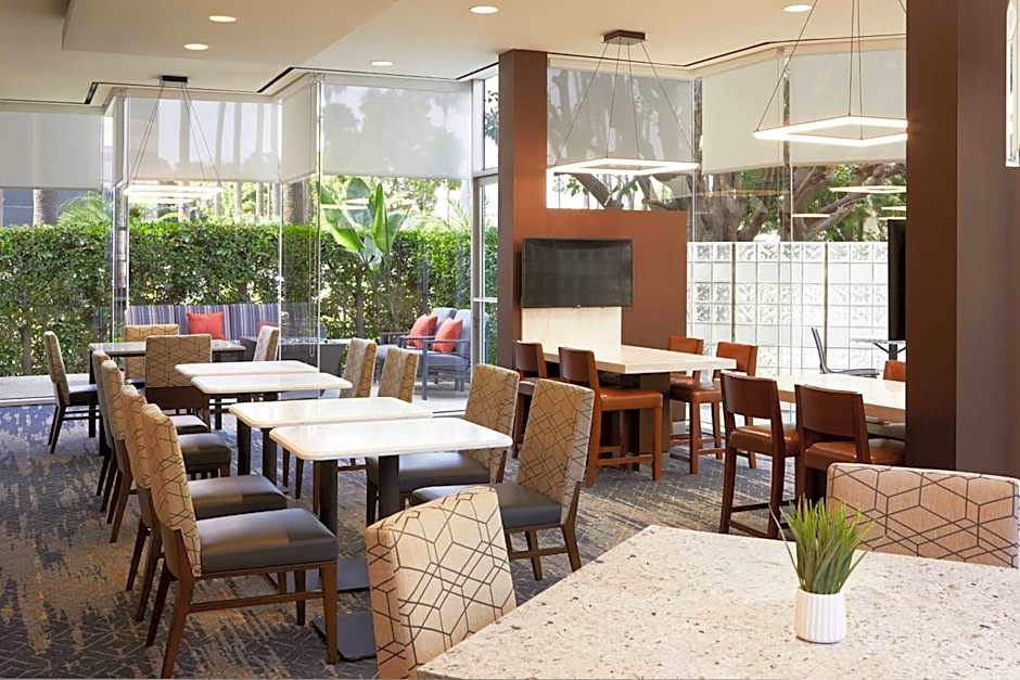 Courtyard by Marriott Los Angeles LAX/Century Boulevard