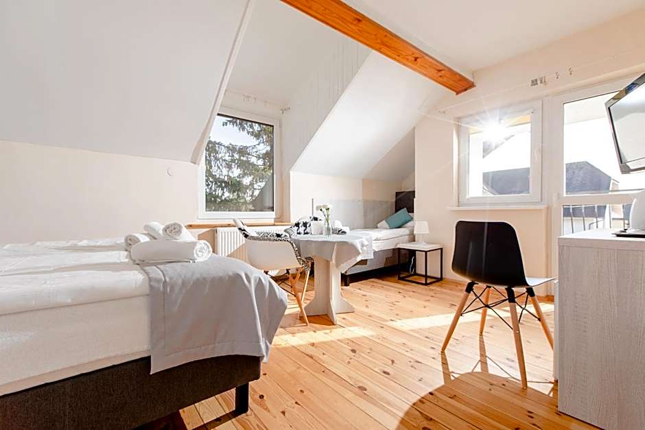 OŚRODEK KOLONIJNO WCZASOWY MEWA - przy plaży z basenem z podgrzewaną wodą i mini SPA