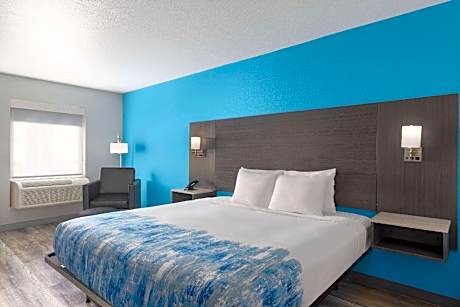 1 King Bed Suite Non-Smoking