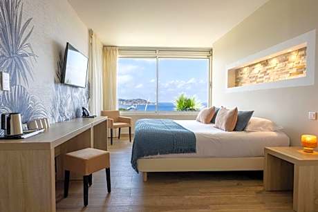 Suite triple with Sea View