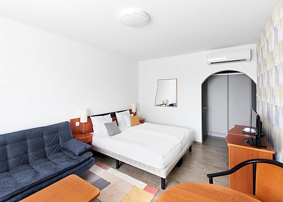 Lorelei Pension Adults Only