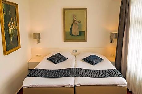 Junior Suite with Two Single Beds - Non-Smoking