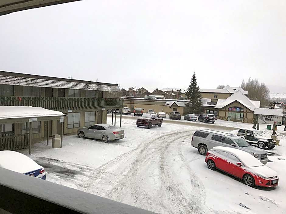 Snowshoe Motel
