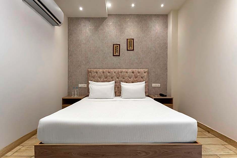 SPT Clarks Inn Suites, Mandi