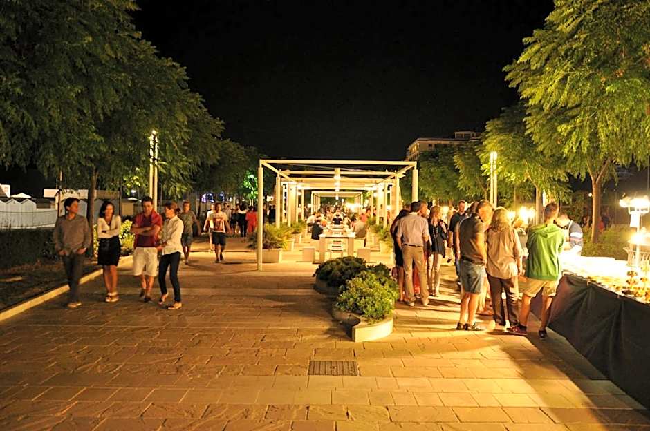 Hotel Mocambo Riccione CENTRALISSIMO AL MARE