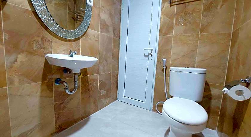 Rons City Hotel near Simpang Lima Semarang Mitra RedDoorz