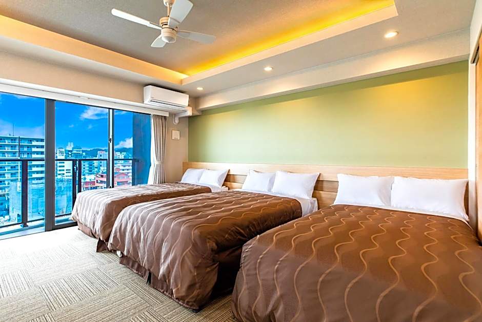 Yenns Marina Inn Mercy