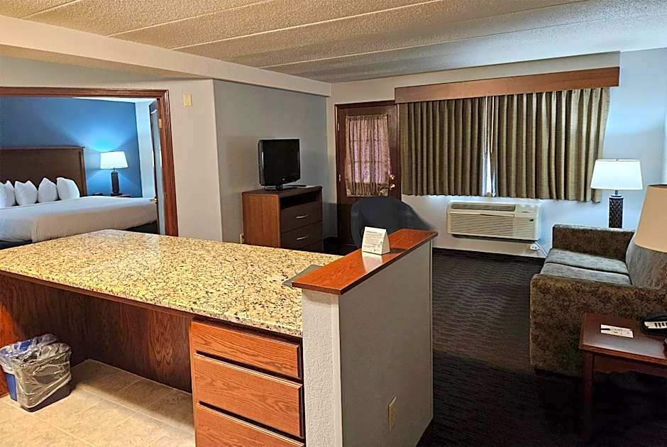 AmericInn by Wyndham Marshall