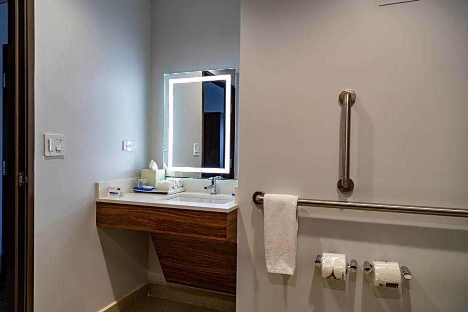 Holiday Inn Express And Suites Ensenada Centro By IHG