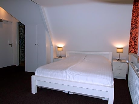 Quadruple Room with Private Bathroom