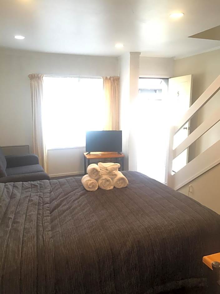 Baden Lodge Motel - PRIVATE SPA Bath