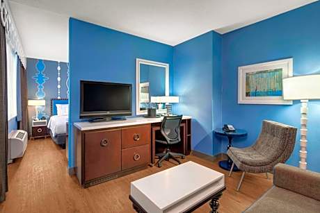 One-Bedroom Executive King Suite with Sofa Bed - Hearing Accessible