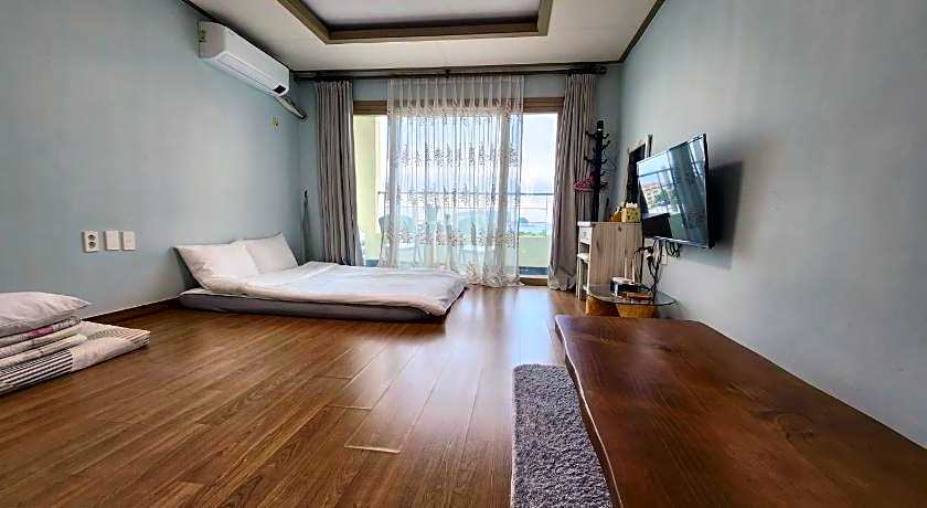 Jeju Bada Wi Olle Pension