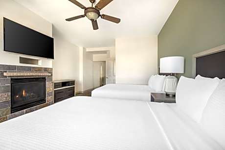 One-Bedroom King or Queen Suite