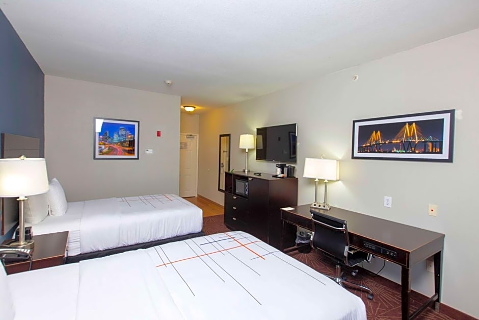 La Quinta Inn & Suites by Wyndham Houston - Normandy