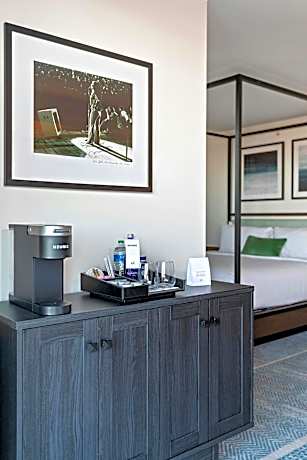 Junior King Suite with Balcony and Lake View