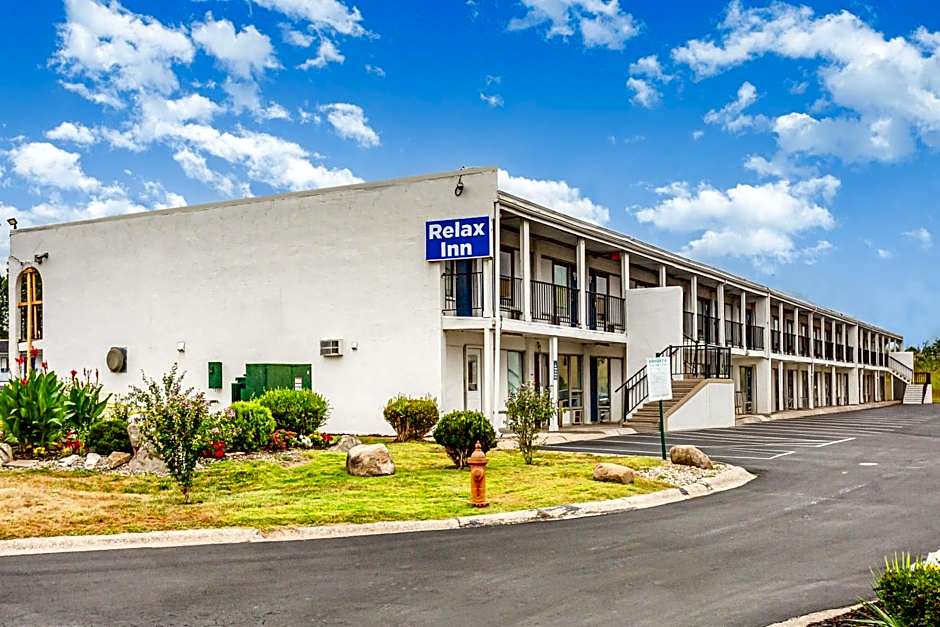 Relax Inn by OYO Columbus OH I 70