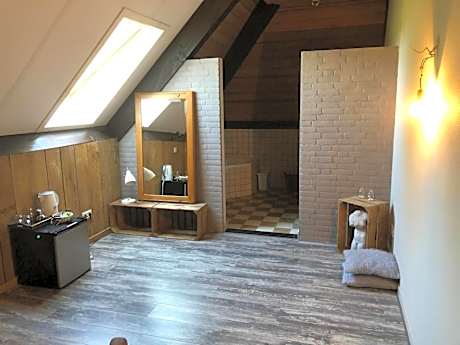 Double or Twin Room with Private Bathroom