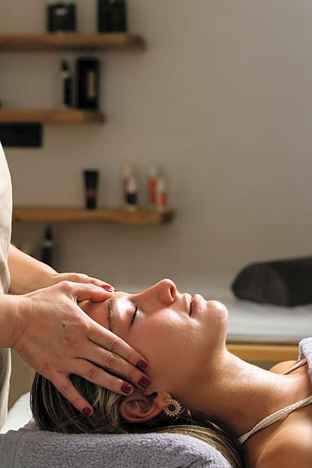 Liana Beach Hotel & Spa